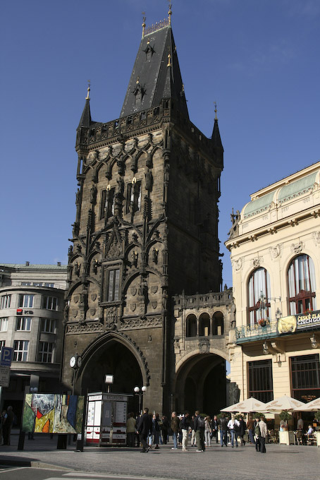 Pragreise (11 von 102).jpg - Der Pulverturm - von allen Seiten her ein prima Orientierungspunkt im Gewirr der Altstadt-Gassen.